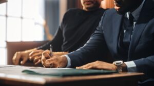 detroit-domestic-violence- defense-attorney-defends-client-court